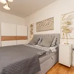 2 Bedroom Stunning In * 자다르