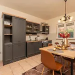 Apartment 2 Bedroom Stunning In