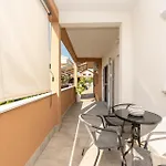 2 Bedroom Stunning In *