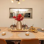 2 Bedroom Stunning In Apartamento *